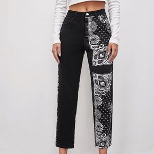 BANDANA PRINT MOM JEANS